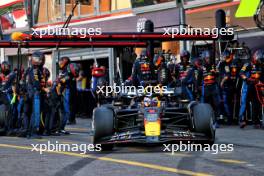 Max Verstappen (NLD) Red Bull Racing RB20 makes a pit stop. 26.05.2024. Formula 1 World Championship, Rd 8, Monaco Grand Prix, Monte Carlo, Monaco, Race Day.