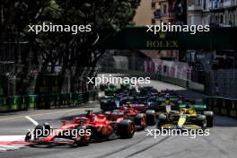 Charles Leclerc (MON) Ferrari SF-24 leads at the start of the race. 26.05.2024. Formula 1 World Championship, Rd 8, Monaco Grand Prix, Monte Carlo, Monaco, Race Day.