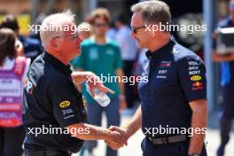 (L to R): Henk de Jong, MP Motorsport Owner with Christian Horner (GBR) Red Bull Racing Team Principal. 25.05.2024. Formula 1 World Championship, Rd 8, Monaco Grand Prix, Monte Carlo, Monaco, Qualifying Day.