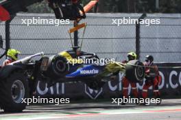 The Williams Racing FW46 of Alexander Albon (THA) Williams Racing FW46 is recovered from the circuit after he crashed in the first practice session. 25.10.2024. Formula 1 World Championship, Rd 20, Mexican Grand Prix, Mexico City, Mexico, Practice Day.