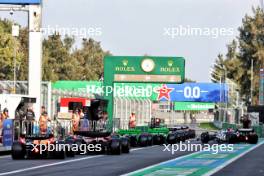 Oscar Piastri (AUS) McLaren MCL38 at the back of the queue of cars waiting to leave the pits. 25.10.2024. Formula 1 World Championship, Rd 20, Mexican Grand Prix, Mexico City, Mexico, Practice Day.