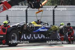 The Williams Racing FW46 of Alexander Albon (THA) Williams Racing FW46 is recovered from the circuit after he crashed in the first practice session. 25.10.2024. Formula 1 World Championship, Rd 20, Mexican Grand Prix, Mexico City, Mexico, Practice Day.