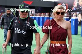 (L to R): Valtteri Bottas (FIN) Sauber with girlfriend Tiffany Cromwell (AUS) Professional Cyclist. 25.10.2024. Formula 1 World Championship, Rd 20, Mexican Grand Prix, Mexico City, Mexico, Practice Day.