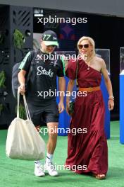 (L to R): Valtteri Bottas (FIN) Sauber with his girlfriend Tiffany Cromwell (AUS) Professional Cyclist. 25.10.2024. Formula 1 World Championship, Rd 20, Mexican Grand Prix, Mexico City, Mexico, Practice Day.