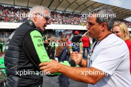 (L to R): Alessandro Alunni Bravi (ITA) Sauber Managing Director and Team Representative with Juan Pablo Montoya (COL) on the grid. 27.10.2024. Formula 1 World Championship, Rd 20, Mexican Grand Prix, Mexico City, Mexico, Race Day.