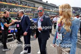 (L to R): Oliver Oakes (GBR) Alpine F1 Team Team Principal on the grid with Stefano Domenicali (ITA) Formula One President and CEO; Carlos Slim Domit (MEX) Chairman of America Movil and his wife María Elena Torruco (MEX). 27.10.2024. Formula 1 World Championship, Rd 20, Mexican Grand Prix, Mexico City, Mexico, Race Day.