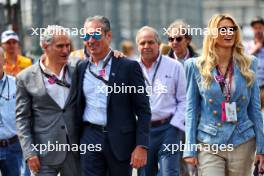 (L to R): Alejandro Soberon (MEX) Mexican GP Promoter; Carlos Slim Domit (MEX) Chairman of America Movil and his wife María Elena Torruco (MEX) on the grid. 27.10.2024. Formula 1 World Championship, Rd 20, Mexican Grand Prix, Mexico City, Mexico, Race Day.