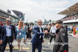 (L to R): Carlos Slim Domit (MEX) Chairman of America Movil and his wife María Elena Torruco (MEX) on the grid; Stefano Domenicali (ITA) Formula One President and CEO and Gene Haas (USA) Haas Automotion President. 27.10.2024. Formula 1 World Championship, Rd 20, Mexican Grand Prix, Mexico City, Mexico, Race Day.