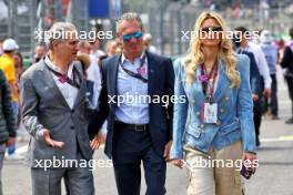 (L to R): Alejandro Soberon (MEX) Mexican GP Promoter; Carlos Slim Domit (MEX) Chairman of America Movil and his wife María Elena Torruco (MEX) on the grid. 27.10.2024. Formula 1 World Championship, Rd 20, Mexican Grand Prix, Mexico City, Mexico, Race Day.