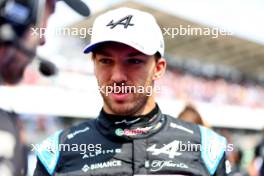 Pierre Gasly (FRA) Alpine F1 Team with John Howard (GBR) Alpine F1 Team Race Engineer on the grid. 27.10.2024. Formula 1 World Championship, Rd 20, Mexican Grand Prix, Mexico City, Mexico, Race Day.