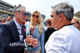 (L to R): Carlos Slim Domit (MEX) Chairman of America Movil on the grid with his wife María Elena Torruco (MEX) and Juan Pablo Montoya (COL). 27.10.2024. Formula 1 World Championship, Rd 20, Mexican Grand Prix, Mexico City, Mexico, Race Day.