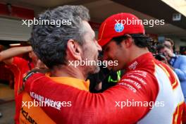 (L to R): Andrea Stella (ITA) McLaren Team Principal with race winner Carlos Sainz Jr (ESP) Ferrari. 27.10.2024. Formula 1 World Championship, Rd 20, Mexican Grand Prix, Mexico City, Mexico, Race Day.