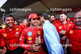 Race winner Carlos Sainz Jr (ESP) Ferrari celebrates with the team. 27.10.2024. Formula 1 World Championship, Rd 20, Mexican Grand Prix, Mexico City, Mexico, Race Day.