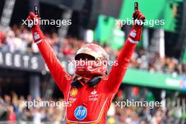  Race winner Carlos Sainz Jr (ESP) Ferrari celebrates in parc ferme. 27.10.2024. Formula 1 World Championship, Rd 20, Mexican Grand Prix, Mexico City, Mexico, Race Day.