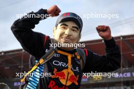 Circuit atmosphere - Sergio Perez (MEX) Red Bull Racing fan. 27.10.2024. Formula 1 World Championship, Rd 20, Mexican Grand Prix, Mexico City, Mexico, Race Day.