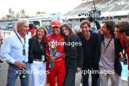 Carlos Sainz Jr (ESP) Ferrari celebrates with his father Carlos Sainz (ESP); his mother Reyes Vázquez de Castro (ESP); girlfriend Rebecca Donaldson (GBR); and friends. 27.10.2024. Formula 1 World Championship, Rd 20, Mexican Grand Prix, Mexico City, Mexico, Race Day.