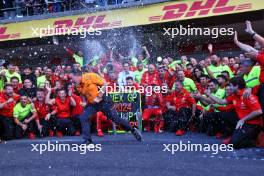 Zak Brown (USA) McLaren Executive Director photobombs the Ferrari team celebration photo for Carlos Sainz Jr (ESP) Ferrari and Charles Leclerc (MON) Ferrari. 27.10.2024. Formula 1 World Championship, Rd 20, Mexican Grand Prix, Mexico City, Mexico, Race Day.