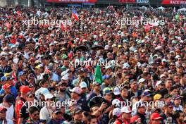 Circuit atmosphere - fans at the podium. 27.10.2024. Formula 1 World Championship, Rd 20, Mexican Grand Prix, Mexico City, Mexico, Race Day.