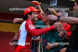 Race winner Carlos Sainz Jr (ESP) Ferrari celebrates with girlfriend Rebecca Donaldson (GBR). 27.10.2024. Formula 1 World Championship, Rd 20, Mexican Grand Prix, Mexico City, Mexico, Race Day.