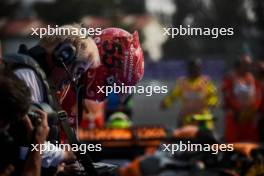 Race winner Carlos Sainz Jr (ESP) Ferrari in parc ferme with Jo Bauer (GER) FIA Delegate. 27.10.2024. Formula 1 World Championship, Rd 20, Mexican Grand Prix, Mexico City, Mexico, Race Day.