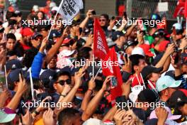 Circuit atmosphere - fans at the podium. 27.10.2024. Formula 1 World Championship, Rd 20, Mexican Grand Prix, Mexico City, Mexico, Race Day.