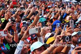 Circuit atmosphere - fans at the podium. 27.10.2024. Formula 1 World Championship, Rd 20, Mexican Grand Prix, Mexico City, Mexico, Race Day.