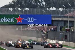 Max Verstappen (NLD) Red Bull Racing RB20 and Carlos Sainz Jr (ESP) Ferrari SF-24 lead at the start of the race. 27.10.2024. Formula 1 World Championship, Rd 20, Mexican Grand Prix, Mexico City, Mexico, Race Day.