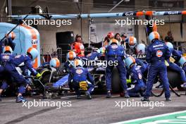 Franco Colapinto (ARG) Williams Racing FW46 makes a pit stop. 27.10.2024. Formula 1 World Championship, Rd 20, Mexican Grand Prix, Mexico City, Mexico, Race Day.