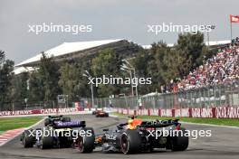 Franco Colapinto (ARG) Williams Racing FW46 leads Max Verstappen (NLD) Red Bull Racing RB20. 27.10.2024. Formula 1 World Championship, Rd 20, Mexican Grand Prix, Mexico City, Mexico, Race Day.