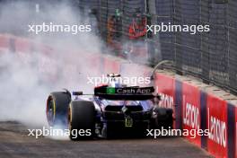 Yuki Tsunoda (JPN) RB VCARB 01 crashes at the start of the race. 27.10.2024. Formula 1 World Championship, Rd 20, Mexican Grand Prix, Mexico City, Mexico, Race Day.