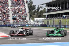 Nico Hulkenberg (GER) Haas VF-24 and Zhou Guanyu (CHN) Sauber C44 battle for position. 27.10.2024. Formula 1 World Championship, Rd 20, Mexican Grand Prix, Mexico City, Mexico, Race Day.