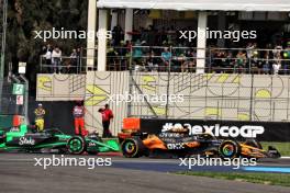 Oscar Piastri (AUS) McLaren MCL38 and Valtteri Bottas (FIN) Sauber C44 battle for position. 27.10.2024. Formula 1 World Championship, Rd 20, Mexican Grand Prix, Mexico City, Mexico, Race Day.