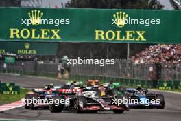 Nico Hulkenberg (GER) Haas VF-24 at the start of the race. 27.10.2024. Formula 1 World Championship, Rd 20, Mexican Grand Prix, Mexico City, Mexico, Race Day.