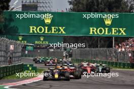 Max Verstappen (NLD) Red Bull Racing RB20 leads at the start of the race. 27.10.2024. Formula 1 World Championship, Rd 20, Mexican Grand Prix, Mexico City, Mexico, Race Day.