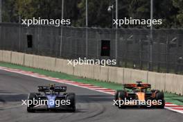 Oscar Piastri (AUS) McLaren MCL38 and Franco Colapinto (ARG) Williams Racing FW46 battle for position. 27.10.2024. Formula 1 World Championship, Rd 20, Mexican Grand Prix, Mexico City, Mexico, Race Day.