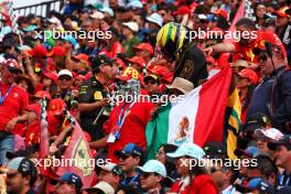 Circuit atmosphere - fans in the grandstand. 27.10.2024. Formula 1 World Championship, Rd 20, Mexican Grand Prix, Mexico City, Mexico, Race Day.