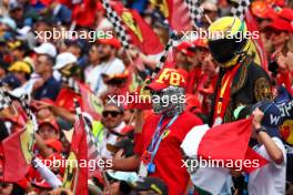 Circuit atmosphere - fans in the grandstand. 27.10.2024. Formula 1 World Championship, Rd 20, Mexican Grand Prix, Mexico City, Mexico, Race Day.