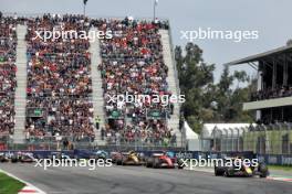 Max Verstappen (NLD) Red Bull Racing RB20 leads at the start of the race. 27.10.2024. Formula 1 World Championship, Rd 20, Mexican Grand Prix, Mexico City, Mexico, Race Day.