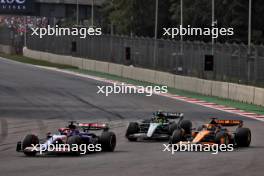 Liam Lawson (NZL) RB VCARB 01 and Oscar Piastri (AUS) McLaren MCL38 battle for position. 27.10.2024. Formula 1 World Championship, Rd 20, Mexican Grand Prix, Mexico City, Mexico, Race Day.