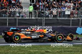 Max Verstappen (NLD) Red Bull Racing RB20 and Lando Norris (GBR) McLaren MCL38 battle for position, behind Carlos Sainz Jr (ESP) Ferrari SF-24. 27.10.2024. Formula 1 World Championship, Rd 20, Mexican Grand Prix, Mexico City, Mexico, Race Day.