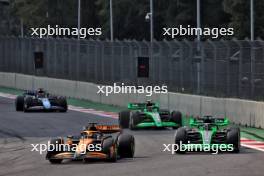 Oscar Piastri (AUS) McLaren MCL38 and Valtteri Bottas (FIN) Sauber C44 battle for position. 27.10.2024. Formula 1 World Championship, Rd 20, Mexican Grand Prix, Mexico City, Mexico, Race Day.