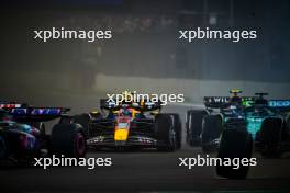 Sergio Perez (MEX) Red Bull Racing RB20 at the start of the race with the Pirelli tyre of Yuki Tsunoda (JPN) RB heading towards the barrier. 27.10.2024. Formula 1 World Championship, Rd 20, Mexican Grand Prix, Mexico City, Mexico, Race Day.