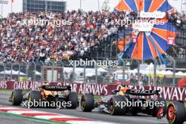 Lando Norris (GBR) McLaren MCL38 leads Max Verstappen (NLD) Red Bull Racing RB20. 27.10.2024. Formula 1 World Championship, Rd 20, Mexican Grand Prix, Mexico City, Mexico, Race Day.