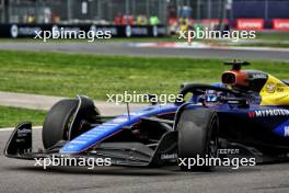 Alexander Albon (THA) Williams Racing FW46 with damage leading to his retirement at the start of the race. 27.10.2024. Formula 1 World Championship, Rd 20, Mexican Grand Prix, Mexico City, Mexico, Race Day.