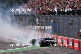 Yuki Tsunoda (JPN) RB VCARB 01 crashes at the start of the race. 27.10.2024. Formula 1 World Championship, Rd 20, Mexican Grand Prix, Mexico City, Mexico, Race Day.