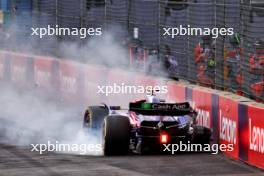 Yuki Tsunoda (JPN) RB VCARB 01 crashes at the start of the race. 27.10.2024. Formula 1 World Championship, Rd 20, Mexican Grand Prix, Mexico City, Mexico, Race Day.