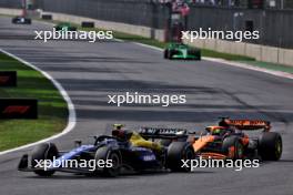 Oscar Piastri (AUS) McLaren MCL38 and Franco Colapinto (ARG) Williams Racing FW46 battle for position. 27.10.2024. Formula 1 World Championship, Rd 20, Mexican Grand Prix, Mexico City, Mexico, Race Day.