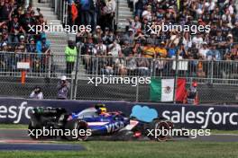 Liam Lawson (NZL) RB VCARB 01 and Sergio Perez (MEX) Red Bull Racing RB20 battle for position. 27.10.2024. Formula 1 World Championship, Rd 20, Mexican Grand Prix, Mexico City, Mexico, Race Day.