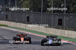 Oscar Piastri (AUS) McLaren MCL38 and Franco Colapinto (ARG) Williams Racing FW46 battle for position. 27.10.2024. Formula 1 World Championship, Rd 20, Mexican Grand Prix, Mexico City, Mexico, Race Day.