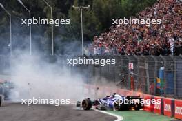 Yuki Tsunoda (JPN) RB VCARB 01 crashes at the start of the race. 27.10.2024. Formula 1 World Championship, Rd 20, Mexican Grand Prix, Mexico City, Mexico, Race Day.